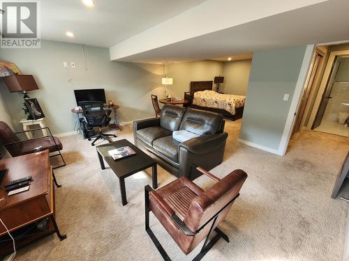 3850 Dogwood  Drive, Trail, BC - Indoor Photo Showing Living Room