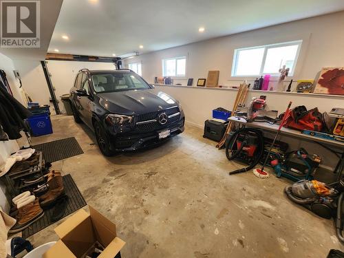 3850 Dogwood  Drive, Trail, BC - Indoor Photo Showing Garage