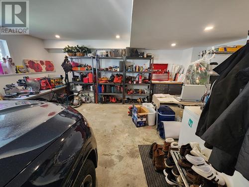 3850 Dogwood  Drive, Trail, BC - Indoor Photo Showing Garage