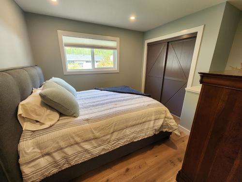 3850 Dogwood Drive, Trail, BC - Indoor Photo Showing Bedroom