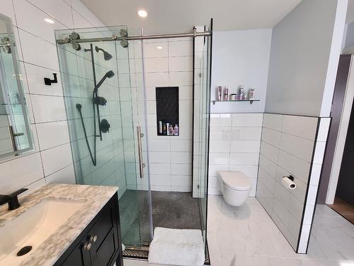 3850 Dogwood Drive, Trail, BC - Indoor Photo Showing Bathroom