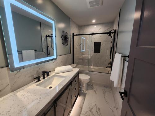3850 Dogwood Drive, Trail, BC - Indoor Photo Showing Bathroom