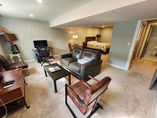 3850 Dogwood Drive, Trail, BC - Indoor Photo Showing Living Room