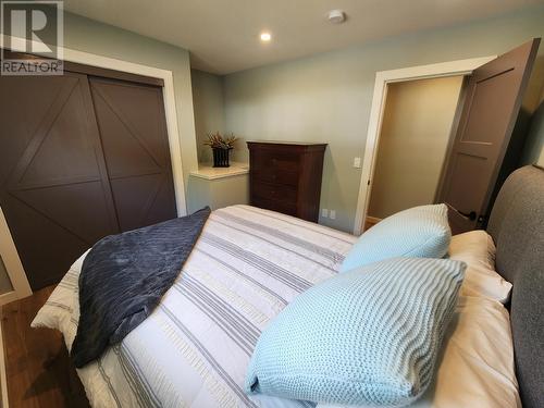 3850 Dogwood  Drive, Trail, BC - Indoor Photo Showing Bedroom