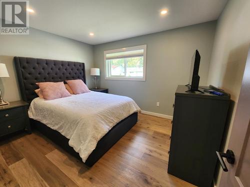 3850 Dogwood  Drive, Trail, BC - Indoor Photo Showing Bedroom