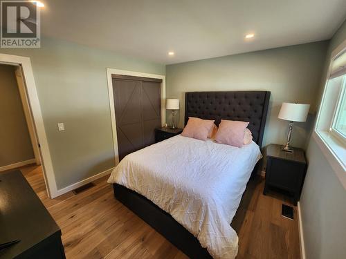 3850 Dogwood  Drive, Trail, BC - Indoor Photo Showing Bedroom