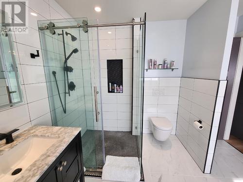 3850 Dogwood  Drive, Trail, BC - Indoor Photo Showing Bathroom