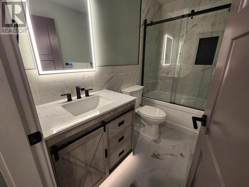 3850 Dogwood  Drive, Trail, BC - Indoor Photo Showing Bathroom