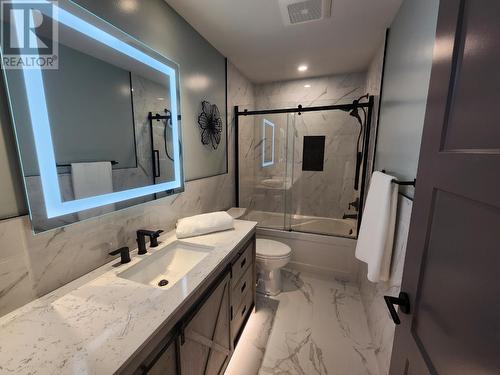 3850 Dogwood  Drive, Trail, BC - Indoor Photo Showing Bathroom