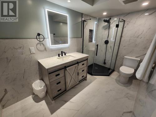 3850 Dogwood  Drive, Trail, BC - Indoor Photo Showing Bathroom