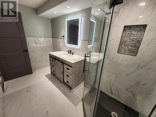 3850 Dogwood  Drive, Trail, BC - Indoor Photo Showing Bathroom