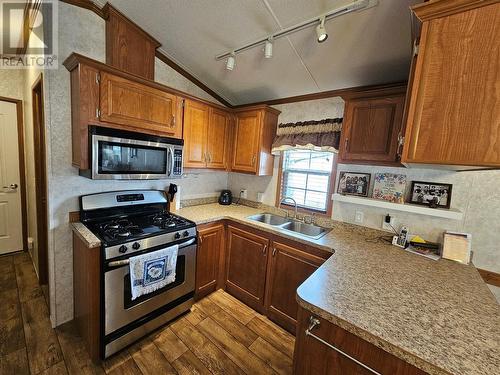 2202 Newton Road Lot# 17, Cawston, BC - Indoor Photo Showing Kitchen With Double Sink