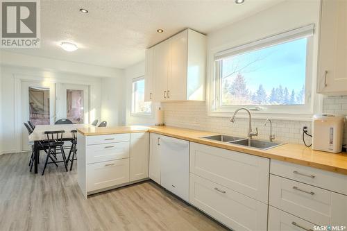 332 31St Street, Battleford, SK - Indoor Photo Showing Kitchen With Double Sink