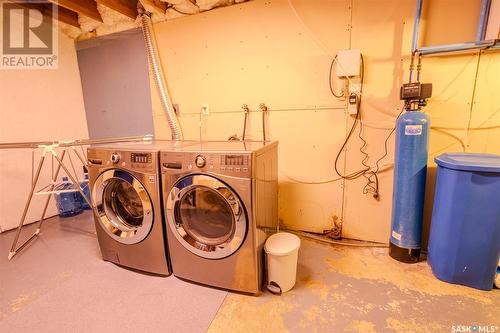 332 31St Street, Battleford, SK - Indoor Photo Showing Laundry Room
