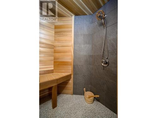 3500 65 Street Nw, Salmon Arm, BC - Indoor Photo Showing Bathroom