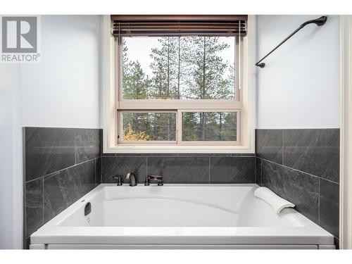 3500 65 Street Nw, Salmon Arm, BC - Indoor Photo Showing Bathroom