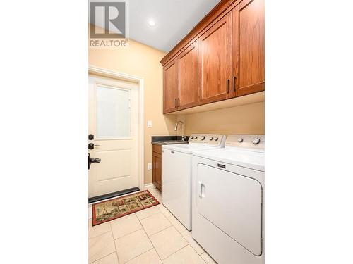 3500 65 Street Nw, Salmon Arm, BC - Indoor Photo Showing Laundry Room