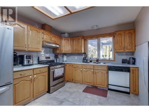 2906 Sullivan Crescent, Prince George, BC - Indoor Photo Showing Kitchen With Double Sink
