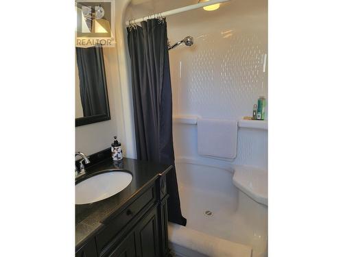 950 Laurel Road, Quesnel, BC - Indoor Photo Showing Bathroom
