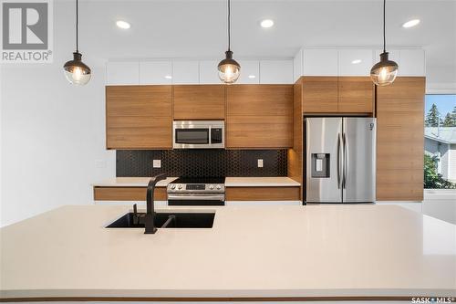 1523 Ewart Avenue, Saskatoon, SK - Indoor Photo Showing Kitchen With Double Sink With Upgraded Kitchen