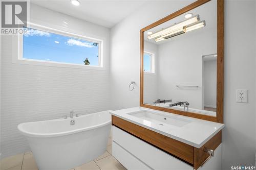 1523 Ewart Avenue, Saskatoon, SK - Indoor Photo Showing Bathroom