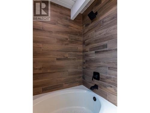 20412 Garnet Valley Road, Summerland, BC - Indoor Photo Showing Bathroom