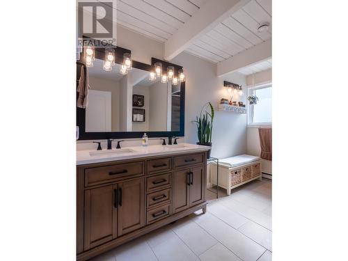 20412 Garnet Valley Road, Summerland, BC - Indoor Photo Showing Bathroom