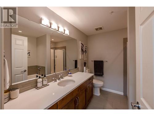 3589 Skaha Lake Road Unit# 401, Penticton, BC - Indoor Photo Showing Bathroom