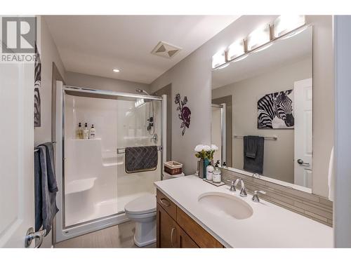 3589 Skaha Lake Road Unit# 401, Penticton, BC - Indoor Photo Showing Bathroom