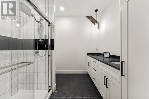 247 Brock Street Unit# 401, Amherstburg, ON - Indoor Photo Showing Bathroom
