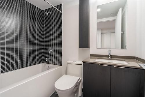 1 Jarvis Street|Unit #814, Hamilton, ON - Indoor Photo Showing Bathroom