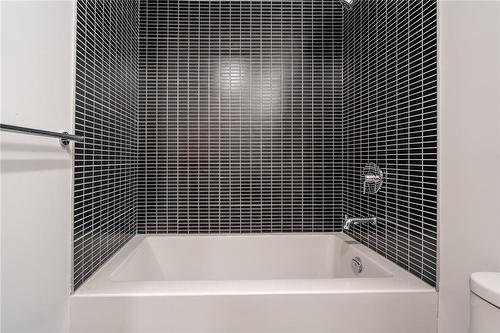 1 Jarvis Street|Unit #814, Hamilton, ON - Indoor Photo Showing Bathroom