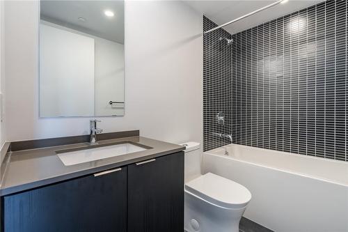 1 Jarvis Street|Unit #725, Hamilton, ON - Indoor Photo Showing Bathroom