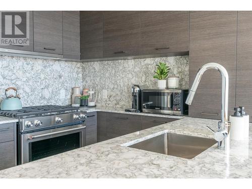 1191 Sunset Drive Unit# 805, Kelowna, BC - Indoor Photo Showing Kitchen With Upgraded Kitchen