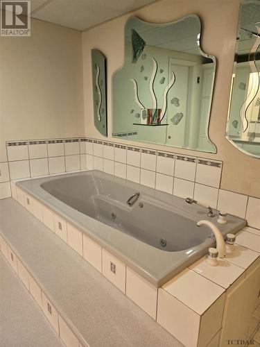 197 Roland Rd, Temiskaming Shores, ON - Indoor Photo Showing Bathroom