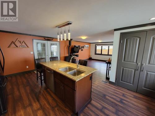 1445 Main Street, Keremeos, BC - Indoor Photo Showing Kitchen With Double Sink