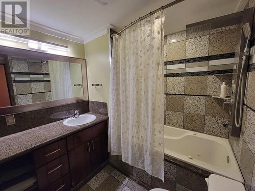 1445 Main Street, Keremeos, BC - Indoor Photo Showing Bathroom