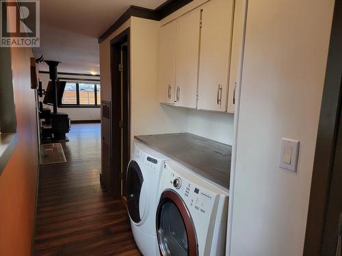 1445 Main Street, Keremeos, BC - Indoor Photo Showing Laundry Room