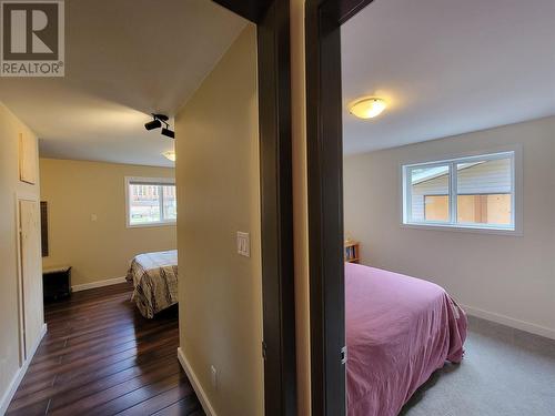 1445 Main Street, Keremeos, BC - Indoor Photo Showing Bedroom