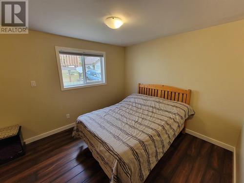 1445 Main Street, Keremeos, BC - Indoor Photo Showing Bedroom