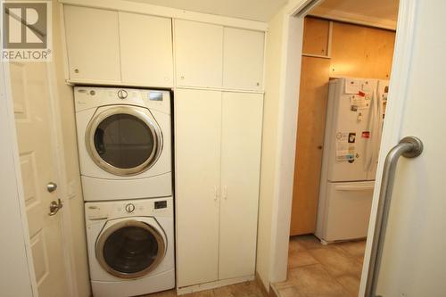 945 Kingfisher Place, Oliver, BC - Indoor Photo Showing Laundry Room