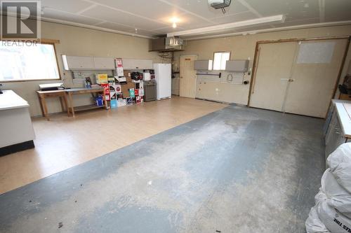 945 Kingfisher Place, Oliver, BC - Indoor Photo Showing Garage