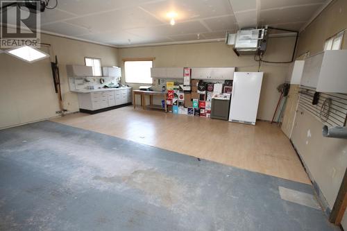 945 Kingfisher Place, Oliver, BC - Indoor Photo Showing Garage