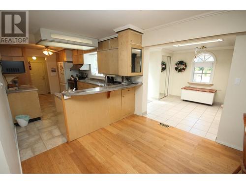 945 Kingfisher Place, Oliver, BC - Indoor Photo Showing Kitchen