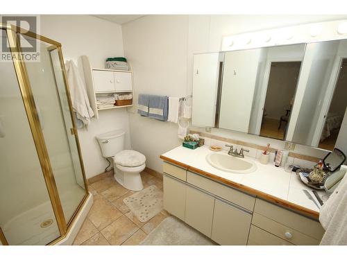 945 Kingfisher Place, Oliver, BC - Indoor Photo Showing Bathroom