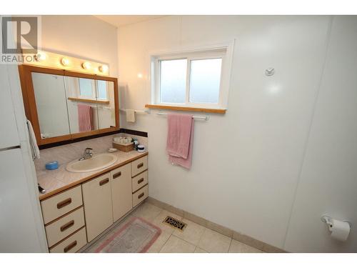 945 Kingfisher Place, Oliver, BC - Indoor Photo Showing Bathroom