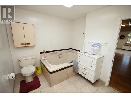 945 Kingfisher Place, Oliver, BC - Indoor Photo Showing Bathroom