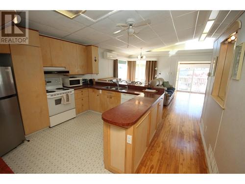 945 Kingfisher Place, Oliver, BC - Indoor Photo Showing Kitchen With Double Sink