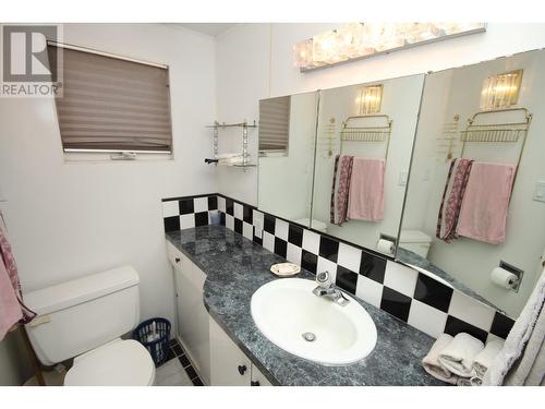 945 Kingfisher Place, Oliver, BC - Indoor Photo Showing Bathroom