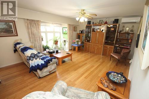 945 Kingfisher Place, Oliver, BC - Indoor Photo Showing Living Room